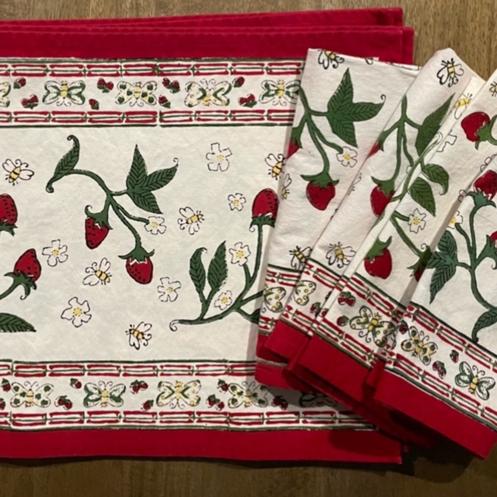 Pomegranate Inc 🍓🐝Placemats & Napkins